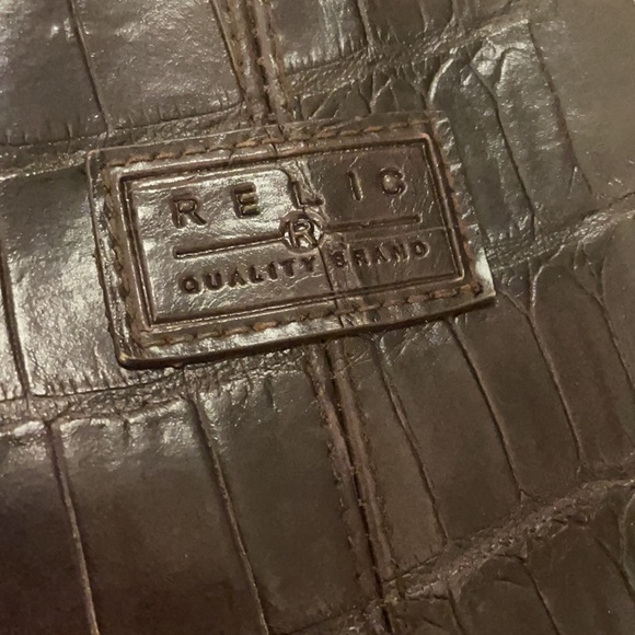 Relic Womens Shoulder Bag Black Crocodile Embossed Adjustable Strap Snap S - Picture 2 of 12